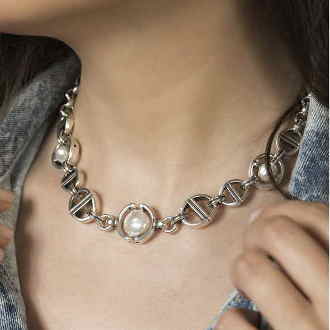 Collier Chaîne Court Perles Blanches