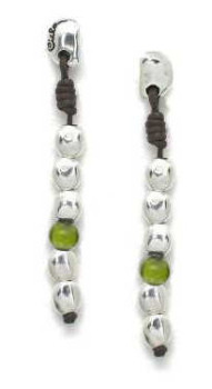Pendientes largos de cuero con abalorios