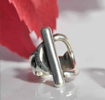 Anneau rond dessin tresse