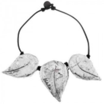 necklace three silver leaves