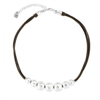 Short Leather necklace with seven pearl balls 