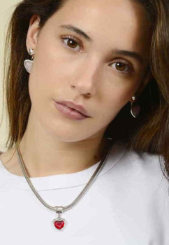 Collier chaîne serpent coeur rouge