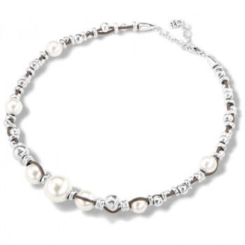 Short leather necklace combined by white pearls