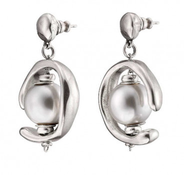 White pearl earrings from UNO de 50