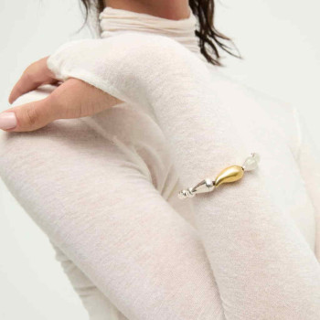 Pulsera perlas detalle dorado