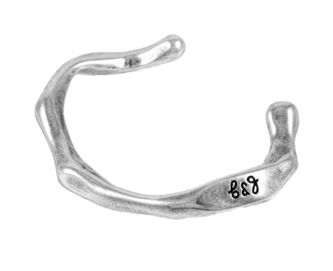 Curved rigid silver bangle | b&g