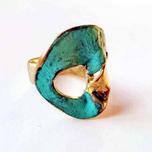 Bague bronze abstrait avec une patine turquoise