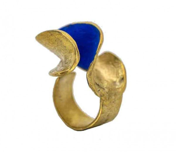 Extravaganter blauer hoher ring