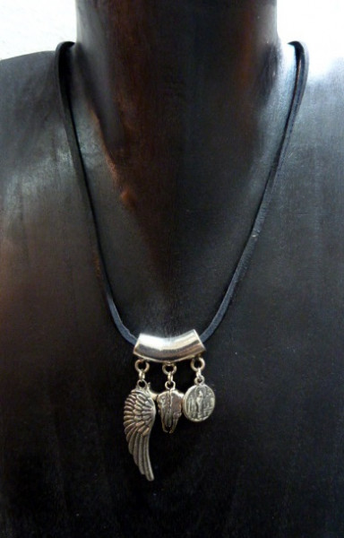 Short Leather Necklace Ala y Buffalo