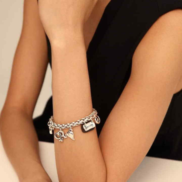 Silbernes Glücksbringer-Bettelarmband
