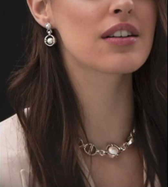 Chain necklace white pearls