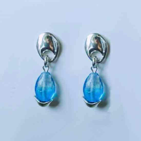 Pendientes ovalados perla de Murano azul