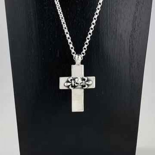 Silver necklace cross pendant