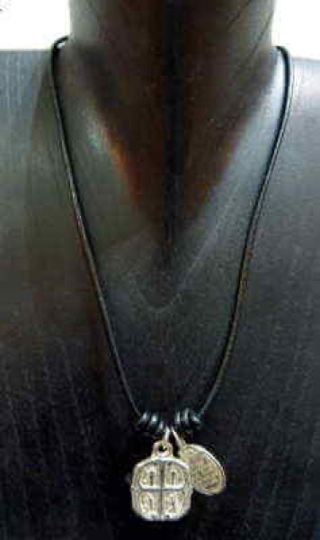 Collar cuero inspiración religiosa
