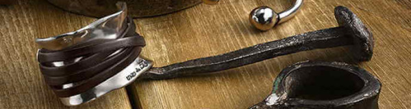 Bracelet manchette en argent avec cordon de cuir