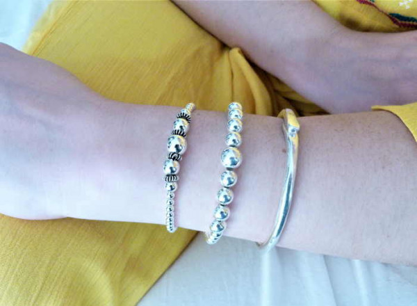 Elastic bangle bracelet