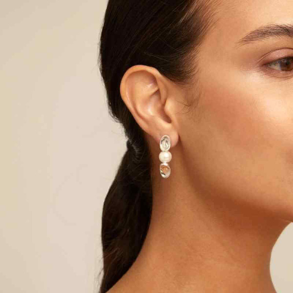 White Pearl Centerpiece Earrings