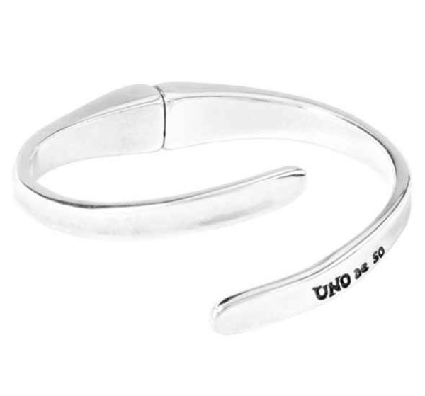 Brazalete de plata en espiral superpuesto