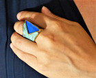 Sortija triangular azul turquesa
