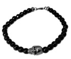 Schwarzes Perlenarmband mit dunkelgrauen Schaedel